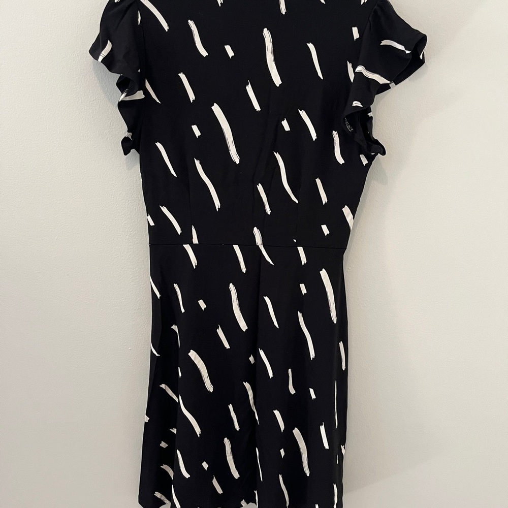 Black and White Dress - Picture 4 of 4